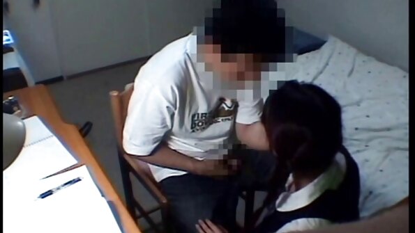 Bitchy Kissa Sins îi împrăștie obrajii fundului lui Alberto Blanco