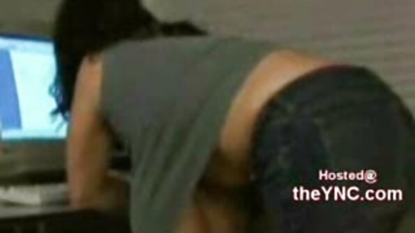 Blondă cu sâni plini de viață este lovită acasă