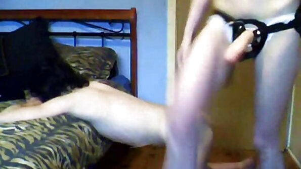 Blondie este o curvă rusă curajoasă care preferă loviturile anal dure