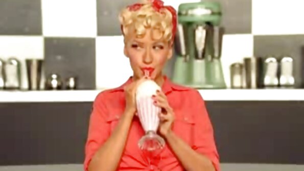 Fetiță fermecatoare are sex anal murdar cu un swain experimentat