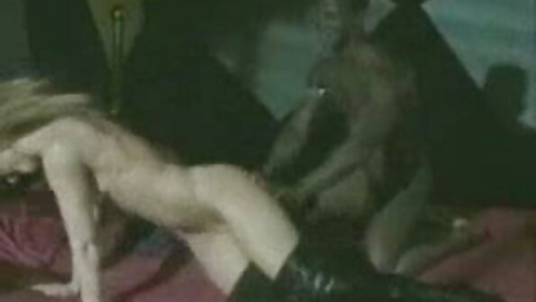 O altă scenă super fierbinte Bang Bus cu o superbă blondă dragă