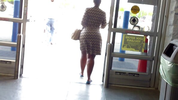 O blondă cu un fund rotund fin are nevoie de mult sex anal