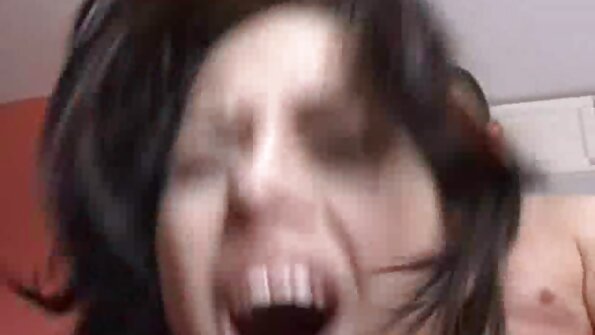 Adolescentă brunetă adorabilă este atât de bine bătută de tatăl ei vitreg