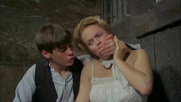 Iubita este bătută de eroii ei preferați într-o sală de cinema