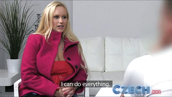 O blondă sexy călărește un penis tare și este futută bine