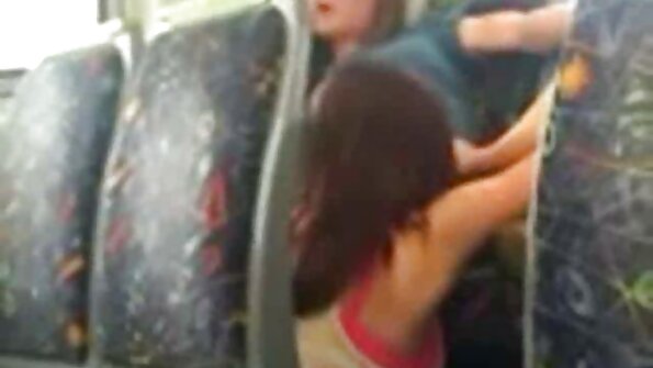 O cățea cu fund mare este cu un tip alb, fiind futut foarte tare