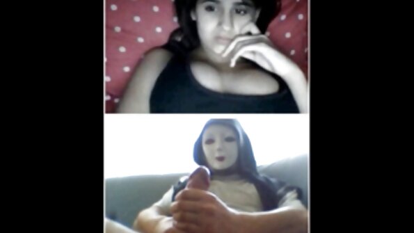 După un masaj frumos, blonda bine modelată este bătută în fund