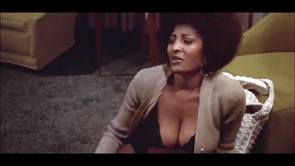 MILF-ul busty găsește că iubitul este bine încântat la spatele soțului